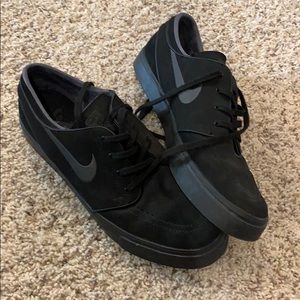 Nike Janoski (size 11 men’s)